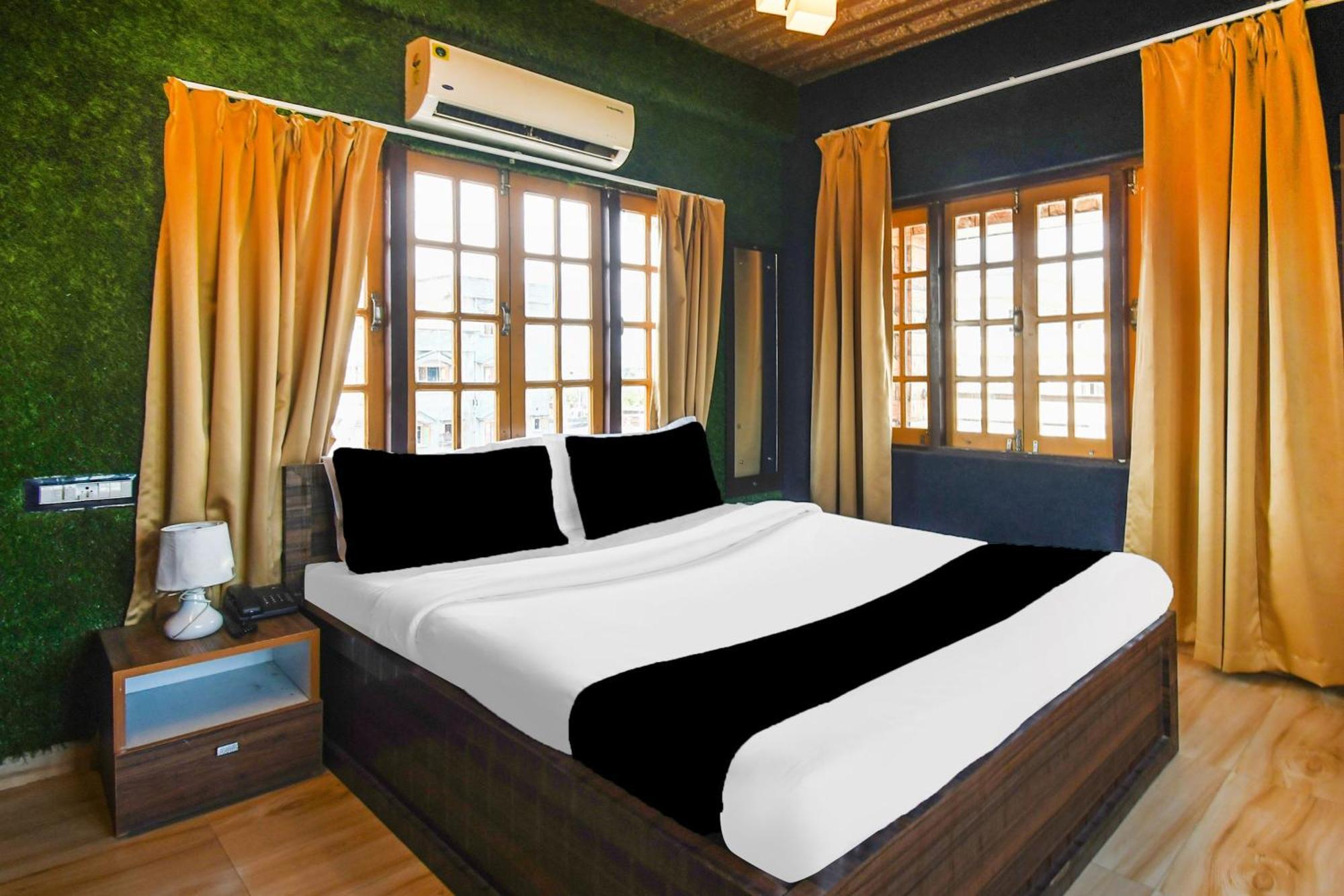 โอโย 60656 โฟร์ ฟ็อกซ์ สวีท Hotel Panchanai ภายนอก รูปภาพ