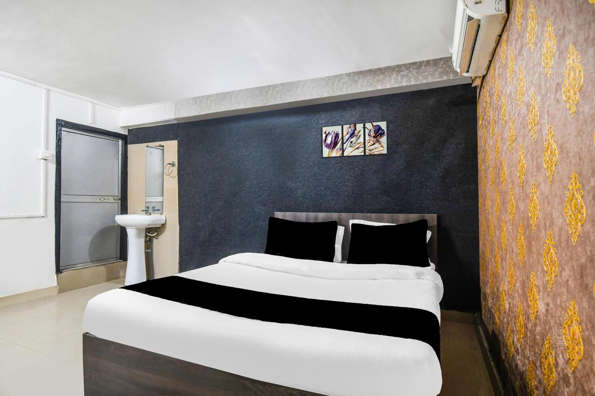 โอโย 60656 โฟร์ ฟ็อกซ์ สวีท Hotel Panchanai ภายนอก รูปภาพ