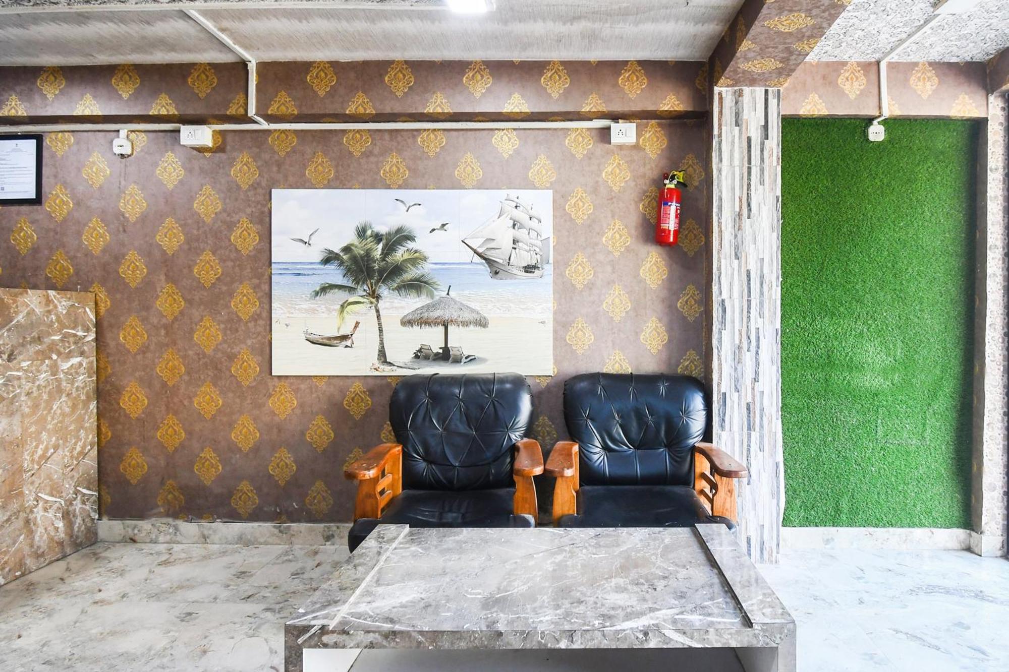 โอโย 60656 โฟร์ ฟ็อกซ์ สวีท Hotel Panchanai ภายนอก รูปภาพ