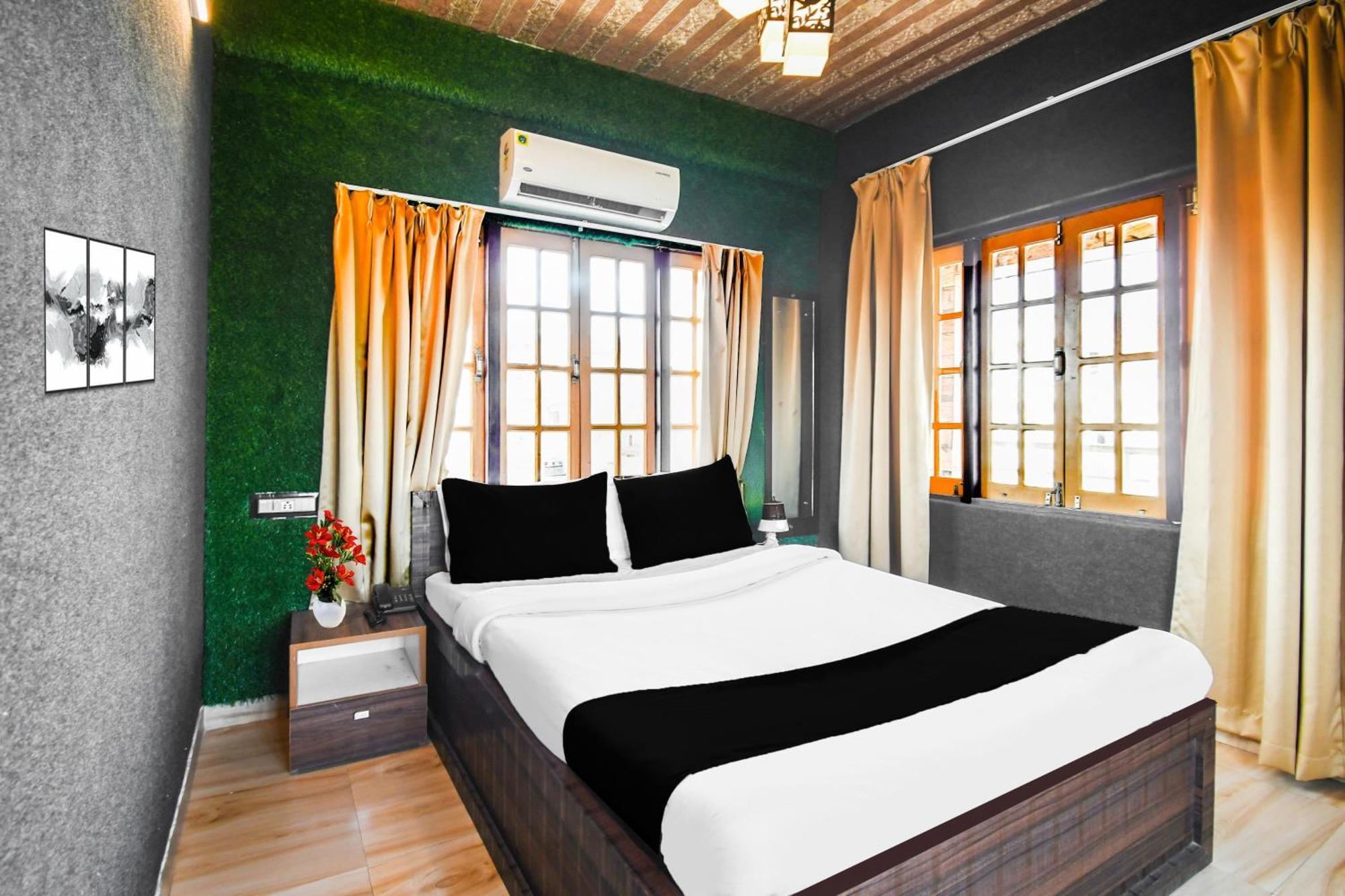 โอโย 60656 โฟร์ ฟ็อกซ์ สวีท Hotel Panchanai ภายนอก รูปภาพ