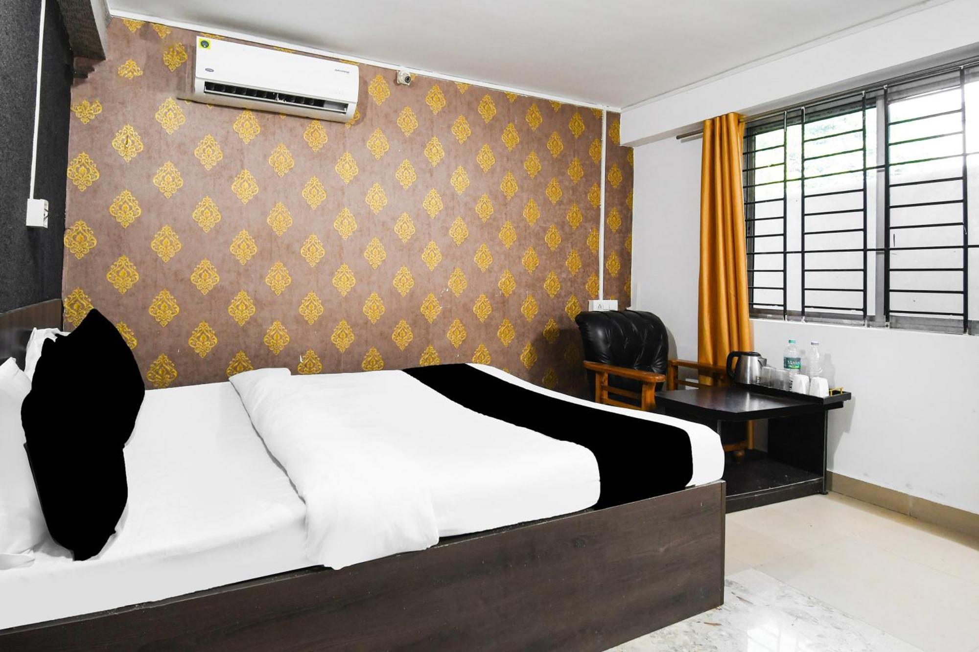 โอโย 60656 โฟร์ ฟ็อกซ์ สวีท Hotel Panchanai ภายนอก รูปภาพ