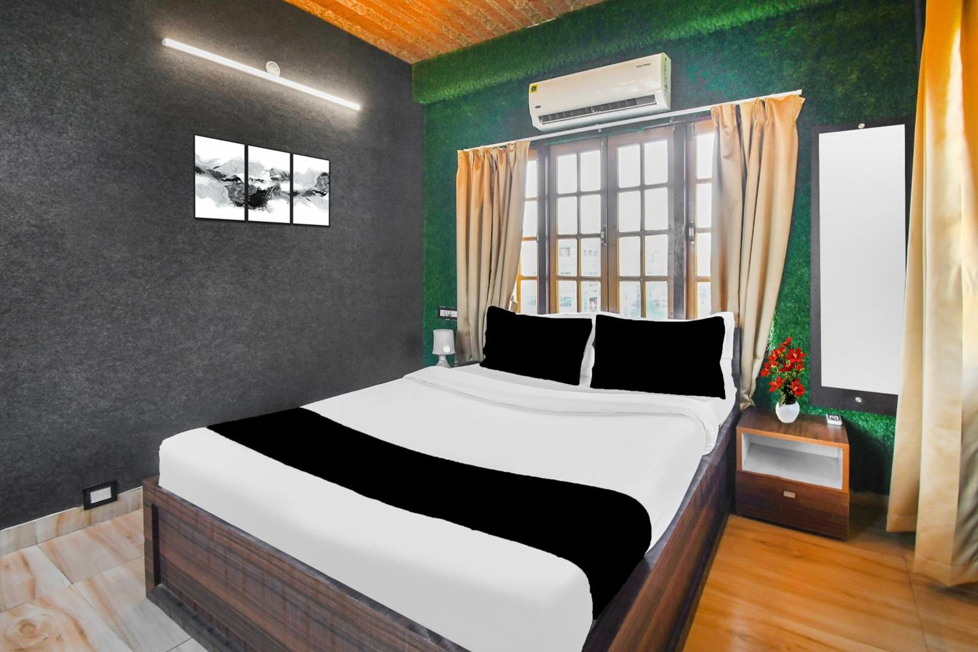 โอโย 60656 โฟร์ ฟ็อกซ์ สวีท Hotel Panchanai ภายนอก รูปภาพ