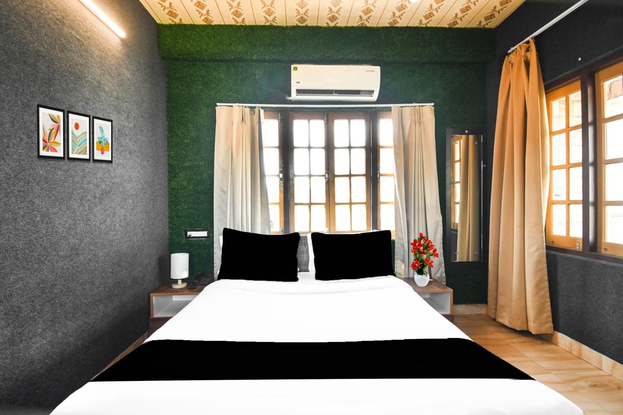 โอโย 60656 โฟร์ ฟ็อกซ์ สวีท Hotel Panchanai ภายนอก รูปภาพ