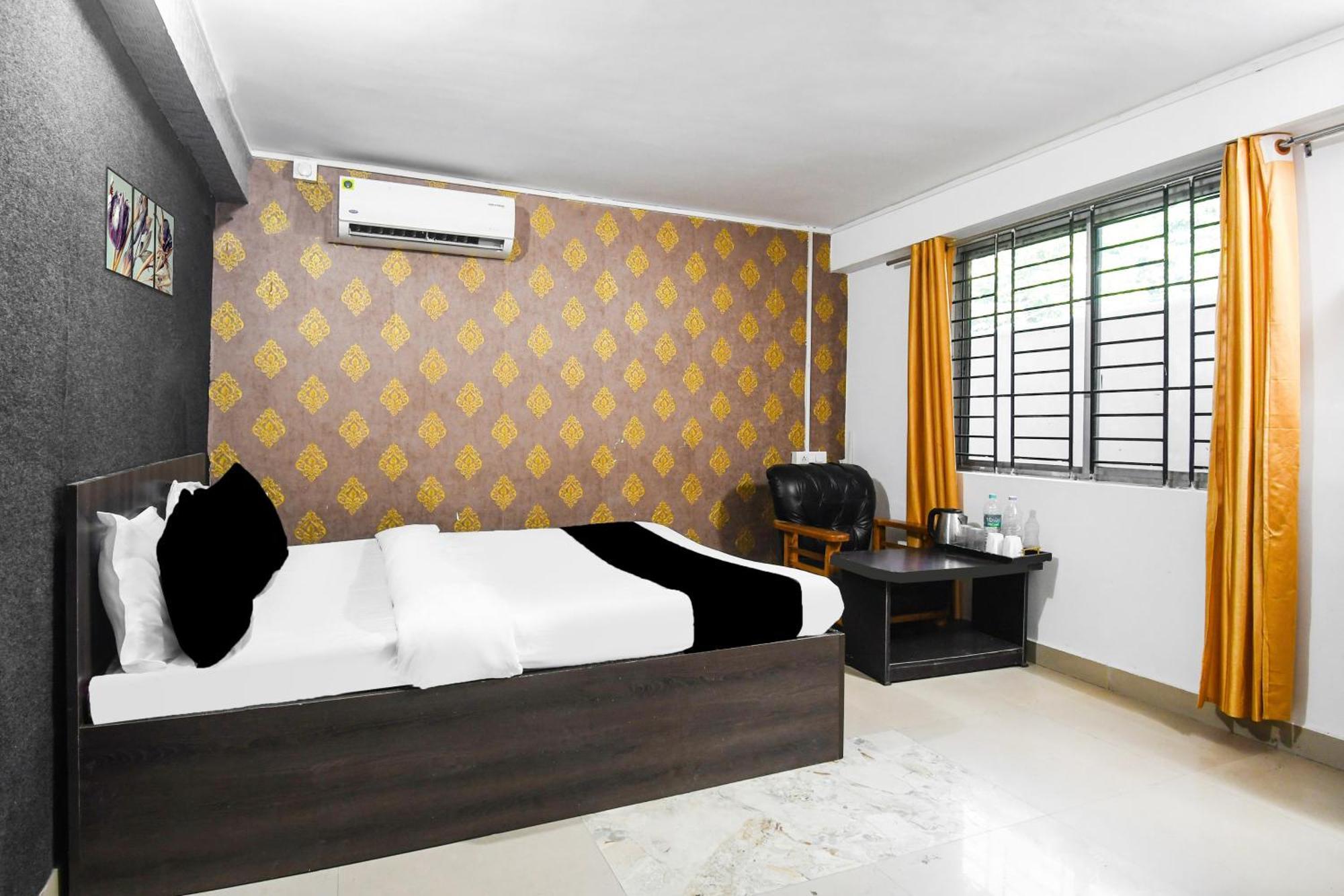 โอโย 60656 โฟร์ ฟ็อกซ์ สวีท Hotel Panchanai ภายนอก รูปภาพ